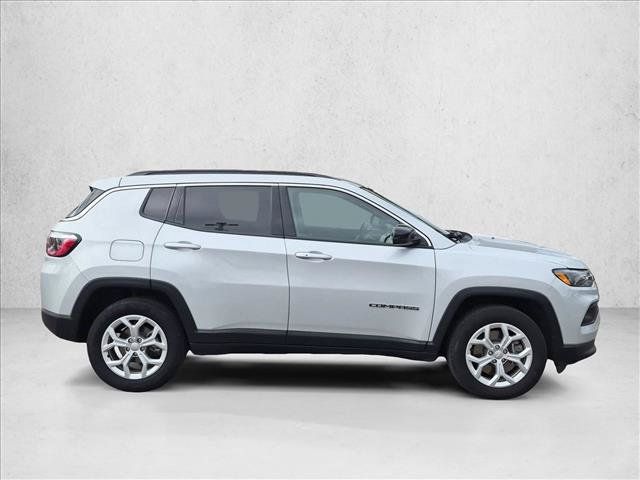 Used 2024 Jeep Compass Latitude AWD/4WD image 4