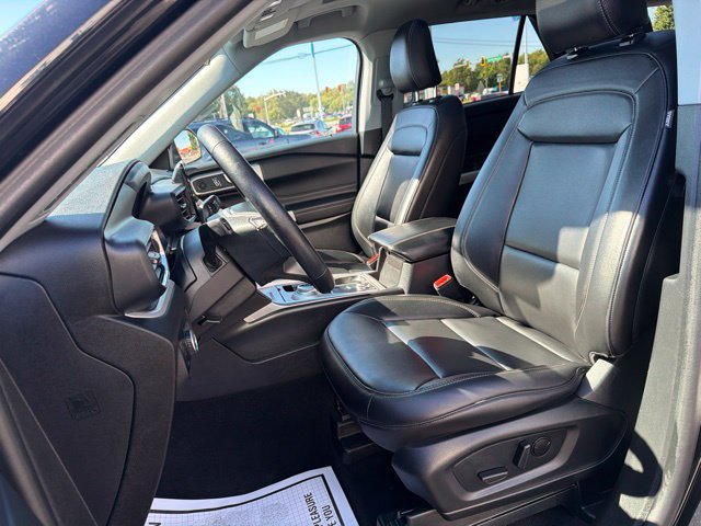 Used 2024 Ford Explorer XLT w/ Equipment Group 202A AWD/4WD image 18