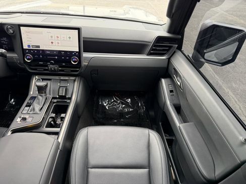 Used 2024 Lexus GX 550 GX 550 Premium 4WD w/ Accessory Package (2T) image 30