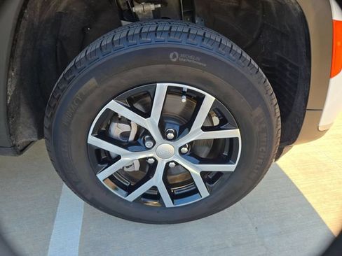 Used 2025 Jeep Grand Cherokee L Limited RWD image 28