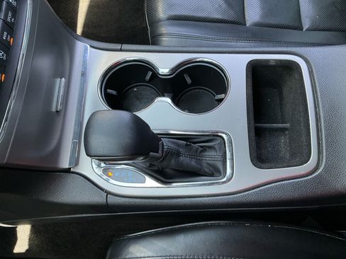 Used 2018 Jeep Grand Cherokee Overland RWD image 15