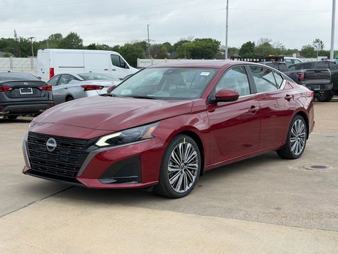 New 2026 Nissan Altima 2.5 SV image 2