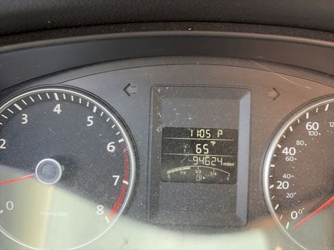 Used 2013 Volkswagen Jetta SE FWD image 6