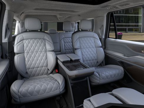New 2026 Lincoln Navigator L Black Label AWD/4WD image 10