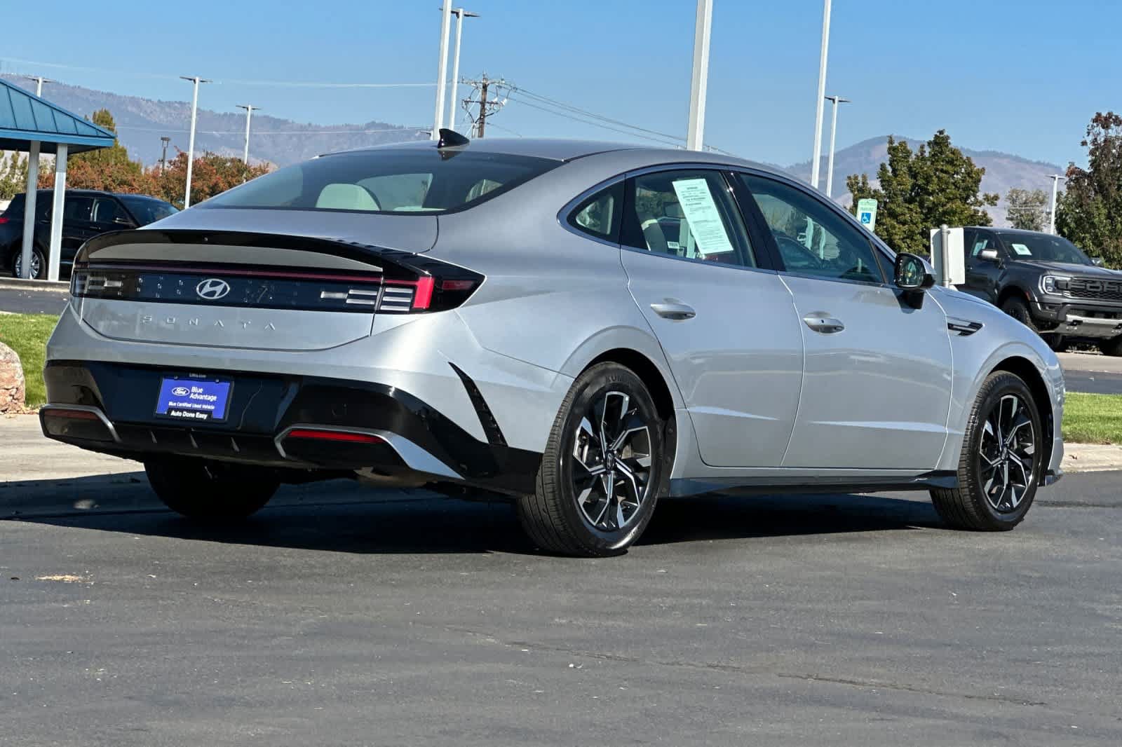 Used 2025 Hyundai Sonata SEL FWD image 2