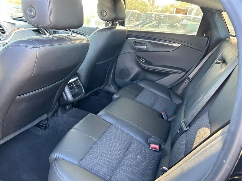 Used 2018 Chevrolet Impala LT FWD image 27
