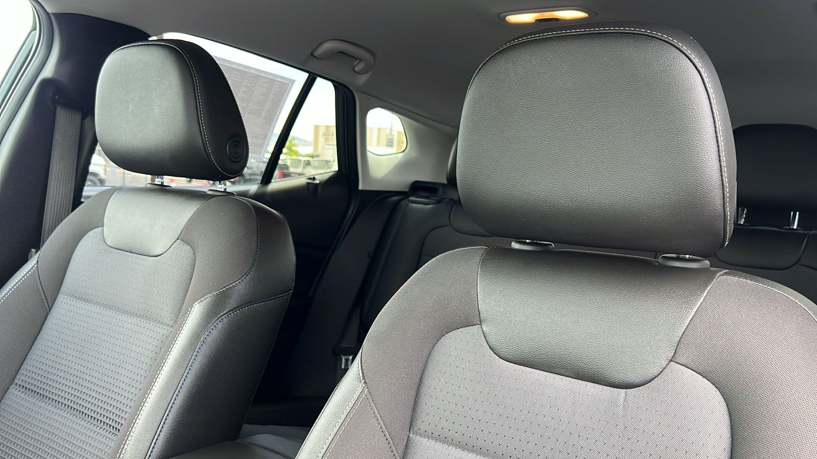 Certified 2025 Chevrolet Trax LT FWD image 18