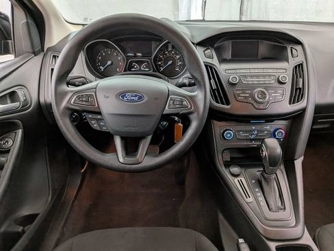 Used 2018 Ford Focus SE FWD image 21