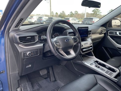 Used 2022 Ford Explorer XLT w/ Equipment Group 202A image 13
