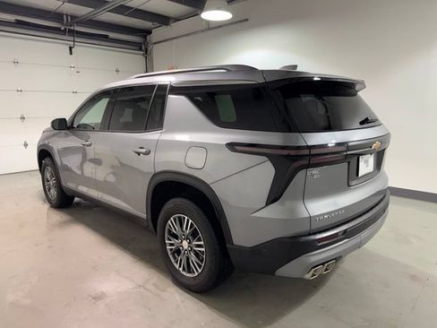 Used 2026 Chevrolet Traverse LT FWD image 5
