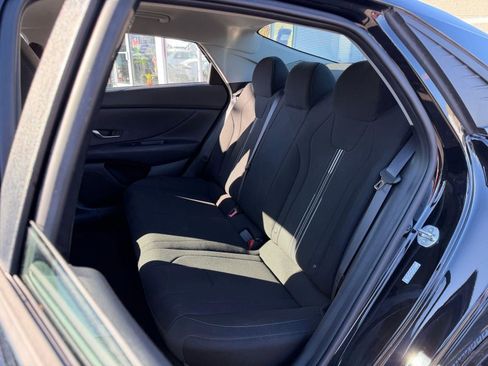 Used 2022 Hyundai Elantra SEL image 16