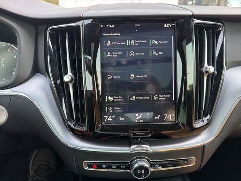 Used 2020 Volvo XC60 T5 Momentum image 20