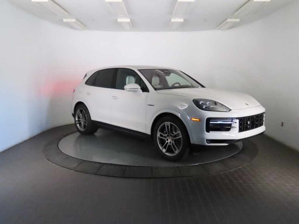 Certified 2026 Porsche Cayenne E-Hybrid AWD/4WD image 9