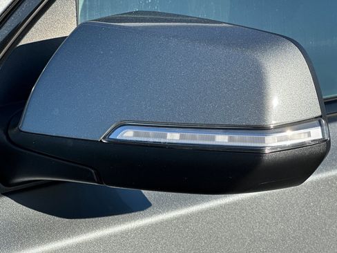 Used 2023 Chevrolet Traverse LT image 53