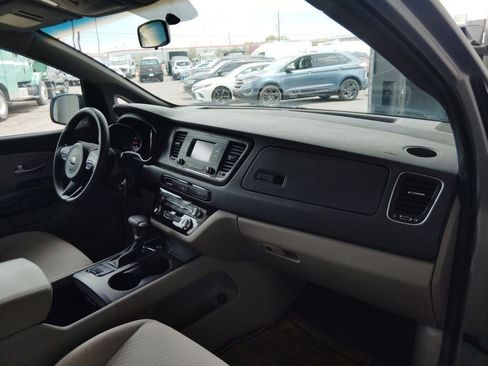Used 2018 Kia Sedona L FWD image 13