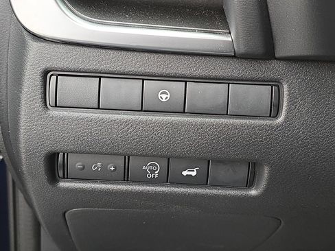 Certified 2025 Nissan Rogue SV image 25