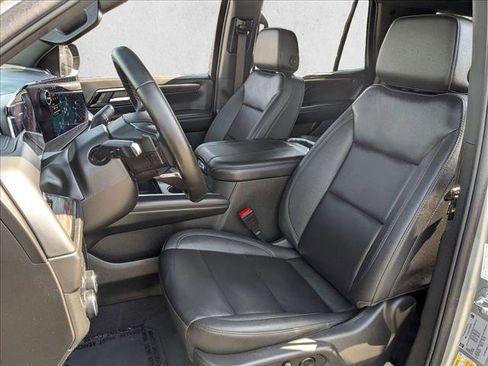 Used 2025 Chevrolet Tahoe LT AWD/4WD image 16
