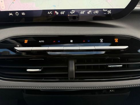 Used 2025 Buick Enclave Sport Touring w/ Super Cruise Package image 23