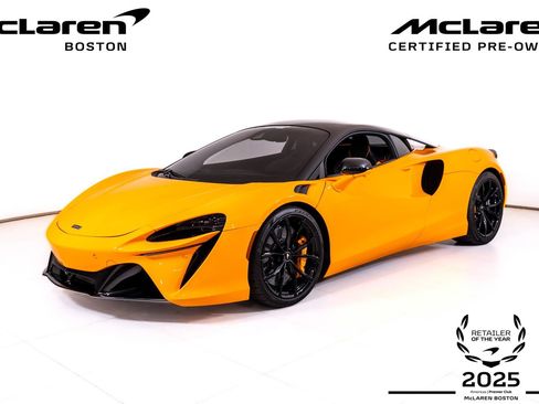 Used 2024 McLaren Artura RWD image 1