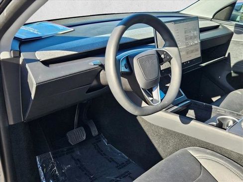 Used 2026 Tesla Model Y 2WD image 10