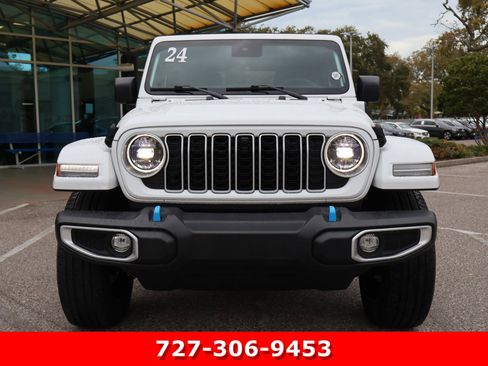 Used 2024 Jeep Wrangler Sahara w/ Technology Group image 12