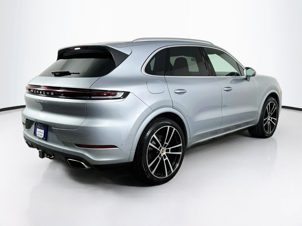Used 2024 Porsche Cayenne AWD/4WD image 7
