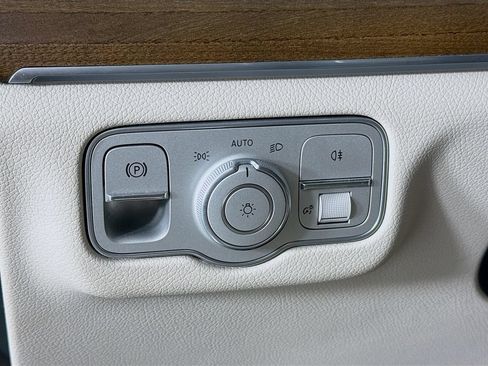 Used 2024 Mercedes-Benz GLS 450 4MATIC image 11