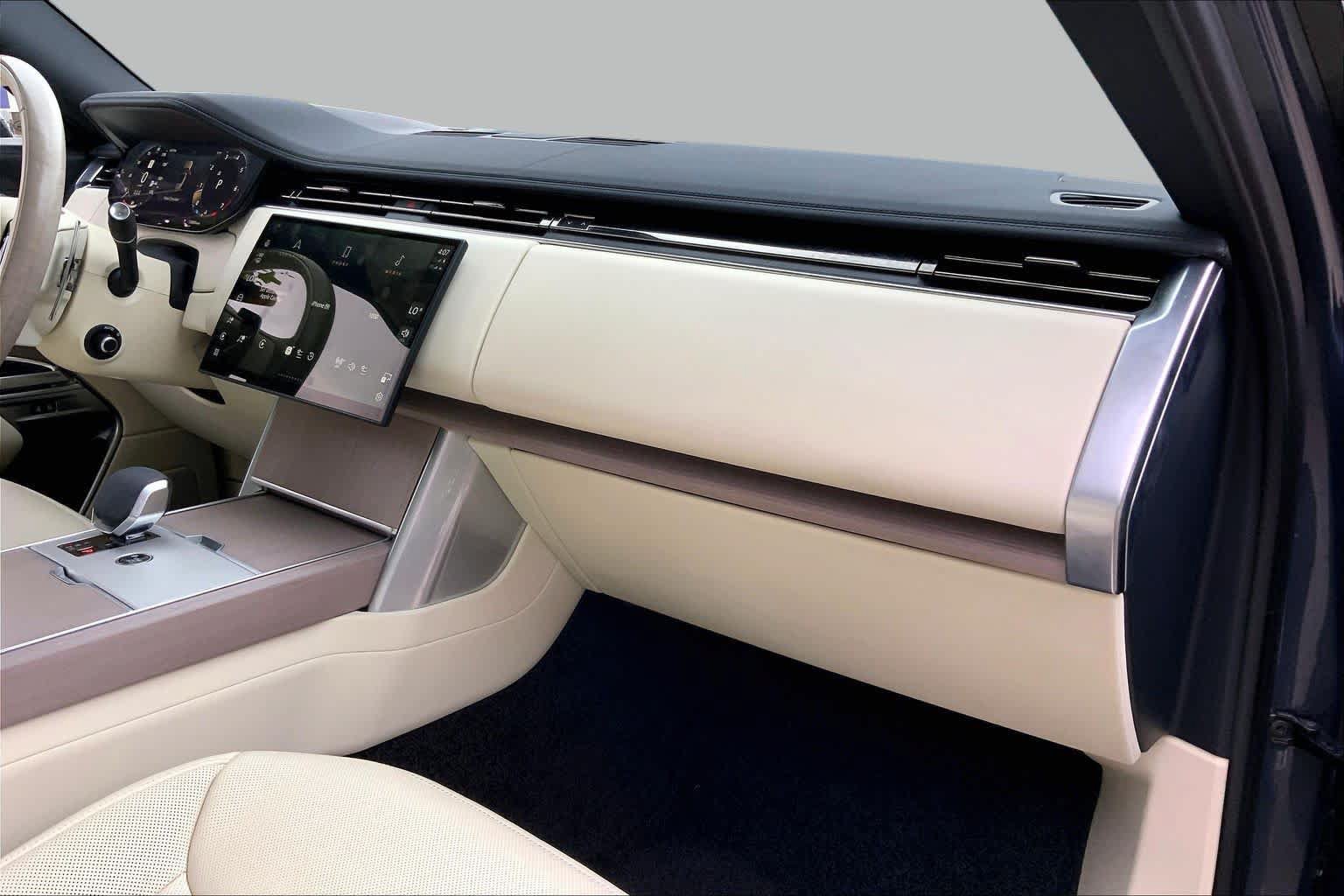 Used 2024 Land Rover Range Rover SE AWD/4WD image 17