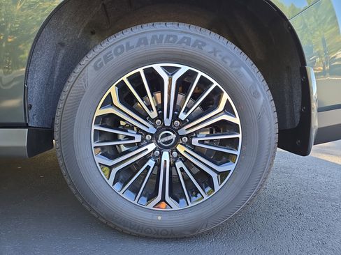 New 2026 Nissan Armada Platinum w/ Convenience Package image 9