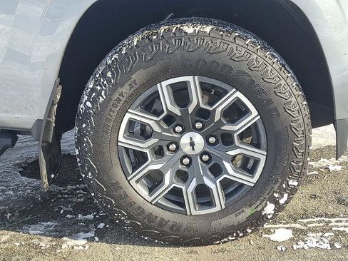 Used 2024 Chevrolet Colorado Z71 w/ Z71 Convenience Package 2 image 8