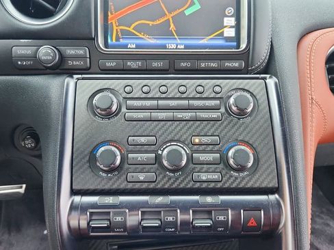 Used 2015 Nissan GT-R Premium image 34
