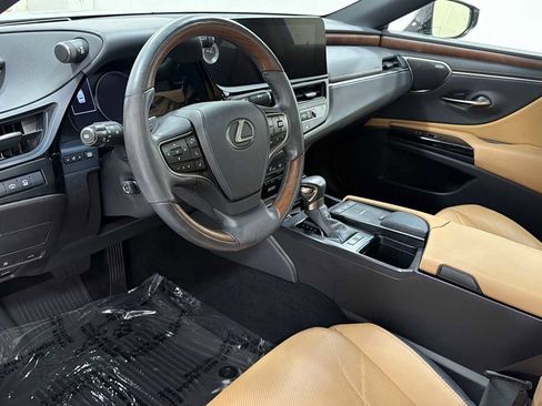 Used 2022 Lexus ES 300h w/ Luxury Package FWD image 12