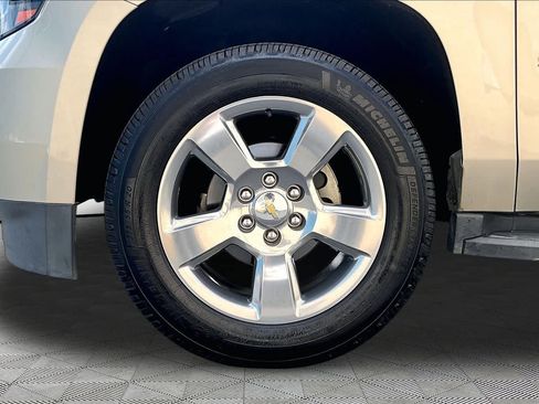 Used 2017 Chevrolet Suburban LT RWD image 11