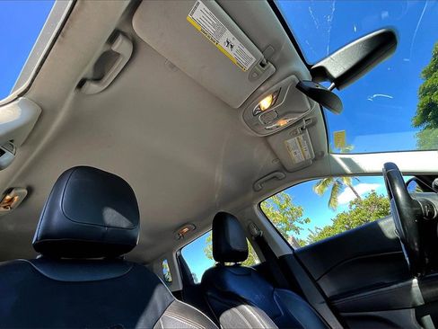 Used 2020 Jeep Compass Limited image 17