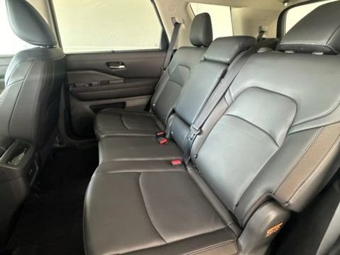 Certified 2024 Nissan Pathfinder SL w/ Black Appearance Package AWD/4WD image 24