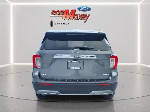 Used 2023 Ford Explorer XLT w/ Equipment Group 202A image 5
