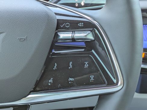 New 2025 Cadillac Optiq Sport 2 w/ LPO, ONYX Package image 27