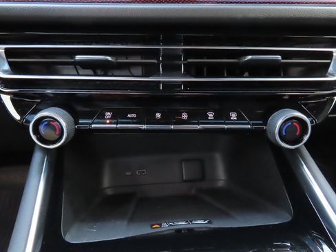 Used 2024 Chevrolet Traverse Z71 w/ Enhanced Driving Package image 28