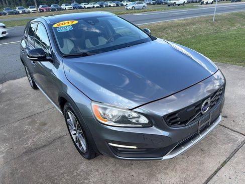 Used 2017 Volvo V60 T5 Cross Country w/ Convenience Package AWD/4WD image 4