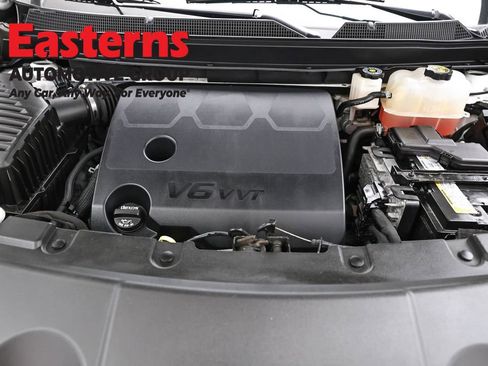 Used 2021 Chevrolet Traverse LT image 7