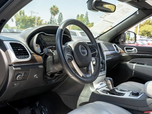 Used 2018 Jeep Grand Cherokee Limited AWD/4WD image 7