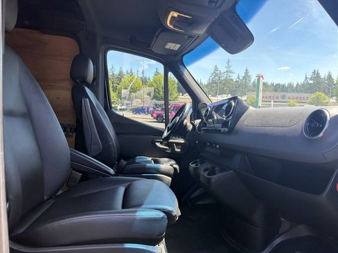 Used 2020 Mercedes-Benz Sprinter 2500 image 15