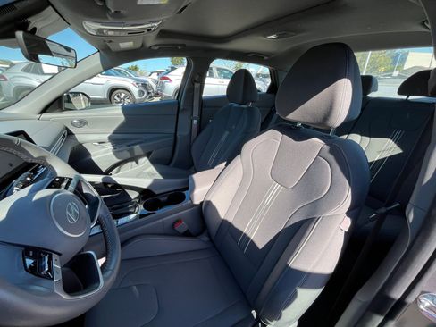Used 2025 Hyundai Elantra SEL image 29