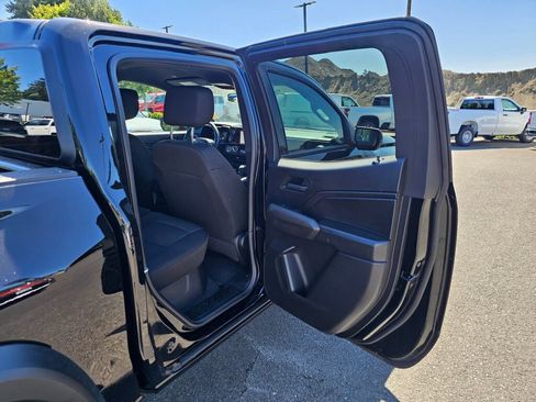 Used 2025 Chevrolet Colorado Trail Boss AWD/4WD image 24