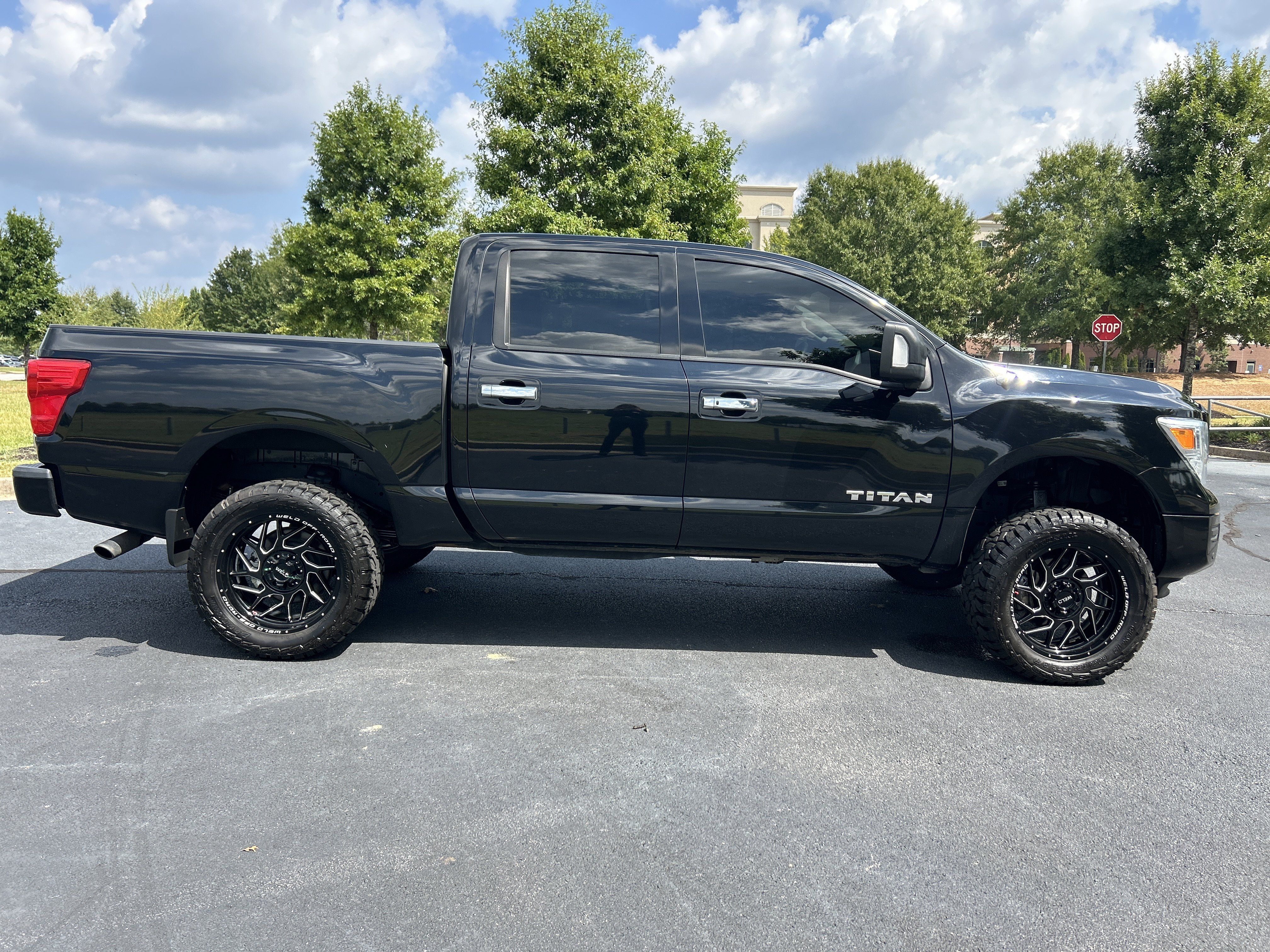 Used 2021 Nissan Titan SV w/ SV Convenience Package RWD image 10