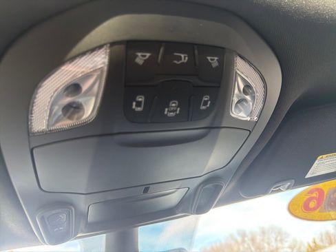 New 2026 Chrysler Pacifica Limited image 32