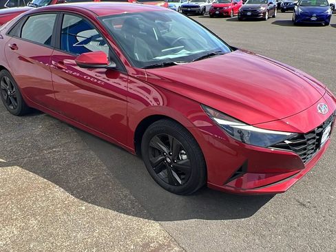 Used 2023 Hyundai Elantra Blue image 3