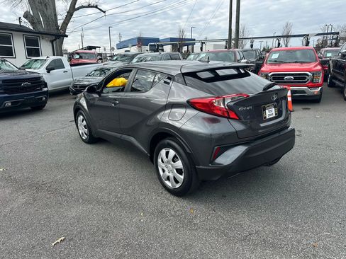 Used 2019 Toyota C-HR LE image 5