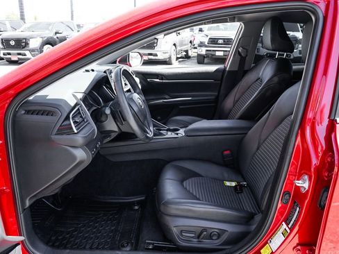 Used 2022 Toyota Camry SE image 16