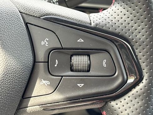 Used 2024 Chevrolet Trax RS w/ Sunroof Package FWD image 20